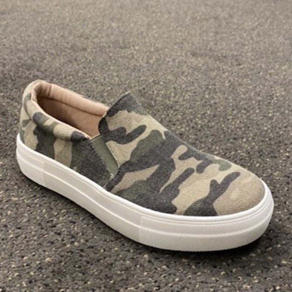 Camouflage Slip on Platform Sneakers Size 10 - Picture 3 of 11